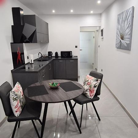 Apartman Julija 1 里耶卡 外观 照片