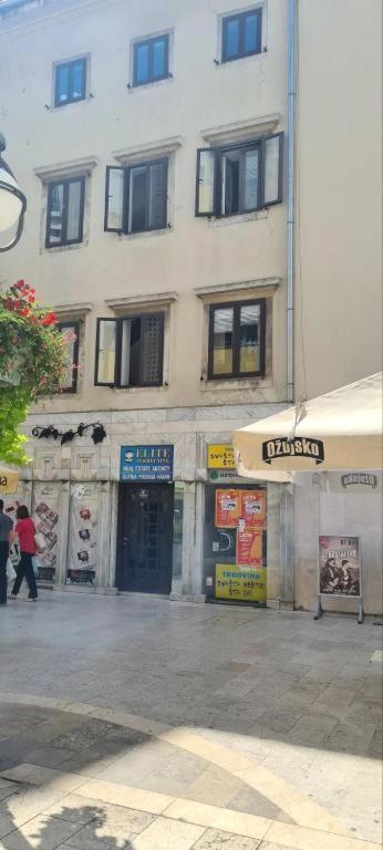 Apartman Julija 1 里耶卡 外观 照片