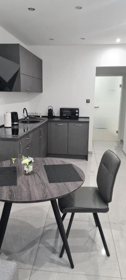 Apartman Julija 1 里耶卡 外观 照片